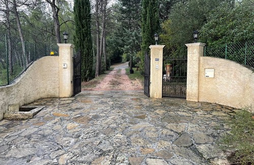 Gareoult Chalet De Esquí | Provencal villa with pool and large garden, ideal for families