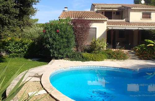 Vergeze Villa | Villa provenzal con piscina, cerca del mar, entre Camargue y Cévennes.