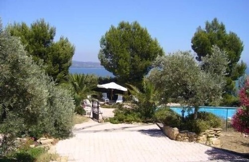 Istres Villa | Provenza Hermosa villa en las colinas con vistas al agua.