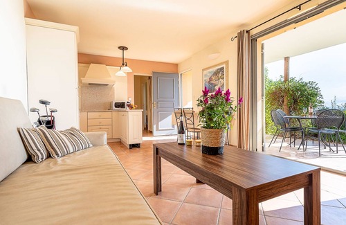 Saumane-de-Vaucluse Apartamento | Provence Country Club by Interhome