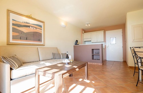Saumane-de-Vaucluse Apartamento | Provence Country Club by Interhome