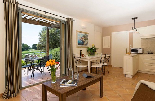 Saumane-de-Vaucluse Apartamento | Provence Country Club by Interhome