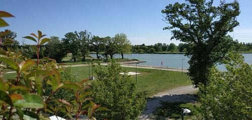 Monteux Apartamento | Provence, Studio climatisé, vue lac Spirou 400 metres, Avignon 15 mn