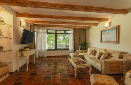 La Florida Villa | Provenza Garden House-Villa-4BR
