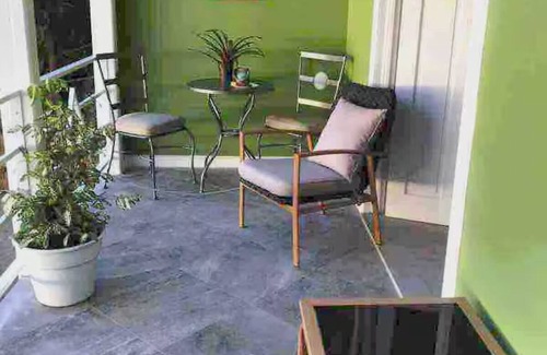 Mahaut Apartamento | Providence , nestled in nature’s embrace with great views,and strong WiFi.