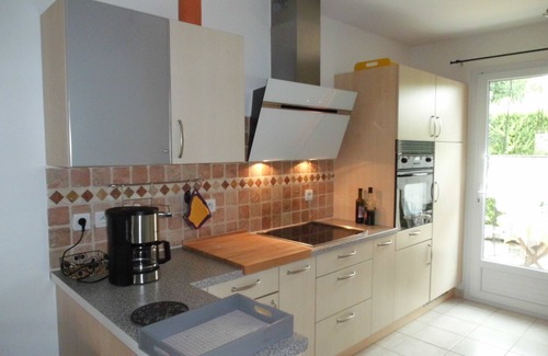 Pierrevert Casa | Provincial house with large garden. Golf course nearby.