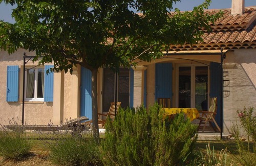 Pierrevert Casa | Provincial house with large garden. Golf course nearby.