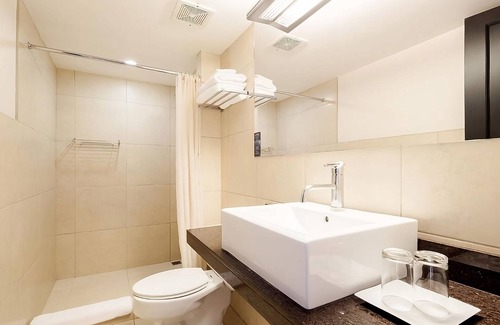 San José Hotel | Proximity At its Best! 2 Contemporary Units, FREE Parking, Pets are Welcome too!