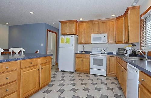 Sussex County Casa | Proximity to the Beach | Spacious 6BR | Deck