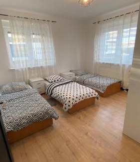 Rzeszow Apartamento | Prywatny Dom #BESKIDZKA FV Parking