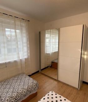 Rzeszow Apartamento | Prywatny Dom #BESKIDZKA FV Parking