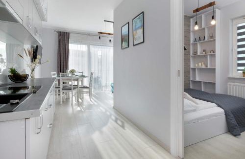 Jastrzebia Gora Apartamento | Przestronny Apartament z Balkonem i Parkingiem Blisko Morza by Noclegi Renters