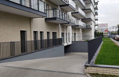 Fabryczna Apartamento | Przytulna kawalerka z wanną i wygodnym łóżkiem tuż obok Magnolia Park