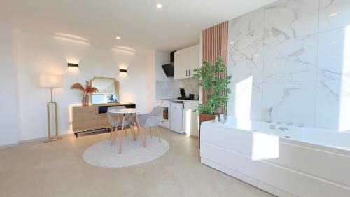 Saint-Roch - Badouillere - Chavanelle Apartamento | PS5, Cinéma & Jacuzzi - Skyline Luxe