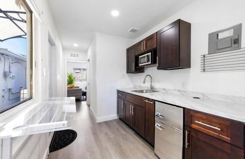 Miami Shores Apartamento | PS5 Container Home Big Backyard Cornhole