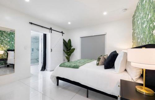 Miami Shores Apartamento | PS5 Container Home Big Backyard Cornhole