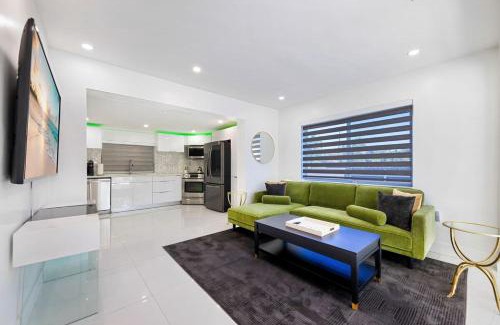 Miami Shores Apartamento | PS5 Container Home Big Backyard Cornhole