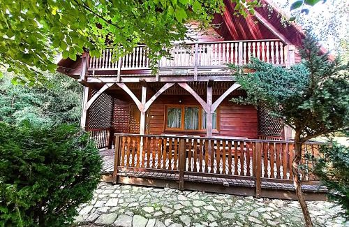 Baligrod Casa | Pstrokata chata