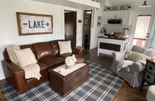 Lakeview Cabaña | Ptoobies Place- waterfront cottage with boat dock & NEW deck!