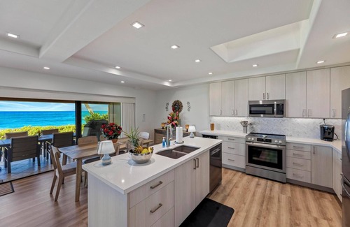 Downtown Lahaina Casa | Hermosa villa de 4 dormitorios con vista a la playa de Puamana # 150-2