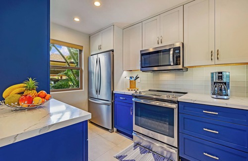 Downtown Lahaina Casa | Puamana 167-4. See and hear the ocean 200 feet away! 2 huge 20' x 15' lanais!