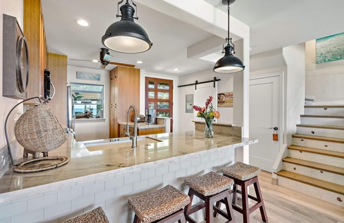Downtown Lahaina Villa | Puamana: Hermosa casa adosada frente al mar 3BR, impresionantes vistas frente al mar, completamente remodelada a fines de 2018.