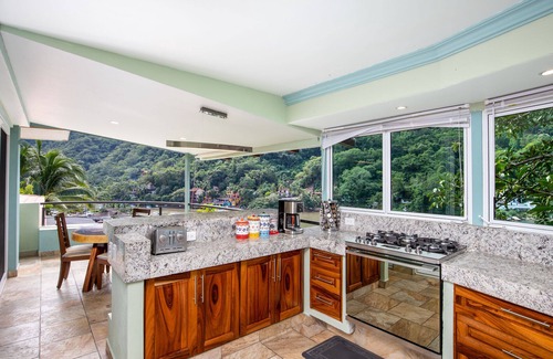 Boca de Tomatlán Apartamento | Puerto Vallarta Family Vacation Home, Beach Frontage