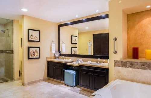 Zona sur Complejo | Puerto Vallarta Garza Blanca Resort and Spa Ocean Front Suite1 bedroom.