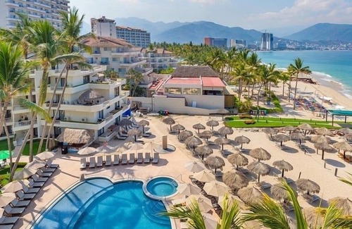 Zona hotelera Complejo | Puerto Vallarta, on the beach. Beautiful sunsets