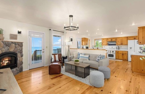 Oak Harbor Casa | Puget Sound Sunset - Whidbey Ocean Front home with C