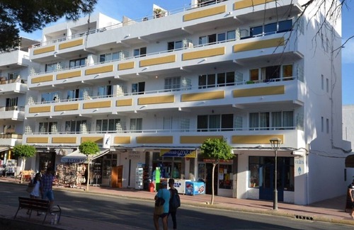 Es Pujols Apartamento | Es Pujols: apartamento frente al mar en el paseo marítimo de Es Pujols