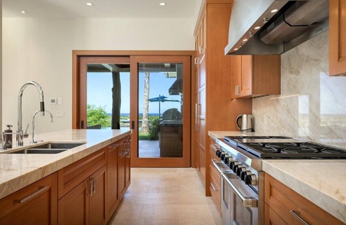 Kaupulehu Casa | Puka Pa 4 – Modern & Luxurious | Onsite Staff & Daily Housekeeping