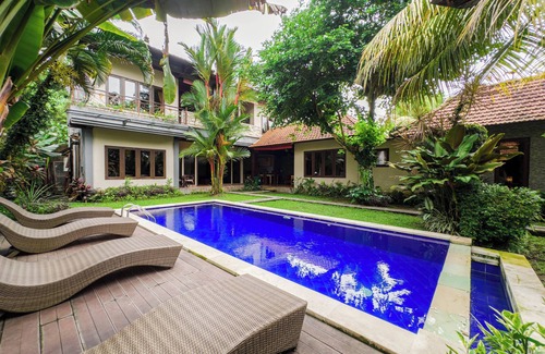 Lodtunduh Villa | Pukakoo Villa by Supala