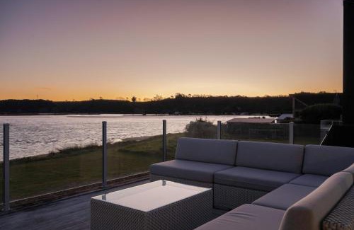 Pukehina Casa | Pukehina Estuary Sunset Views Holiday Home