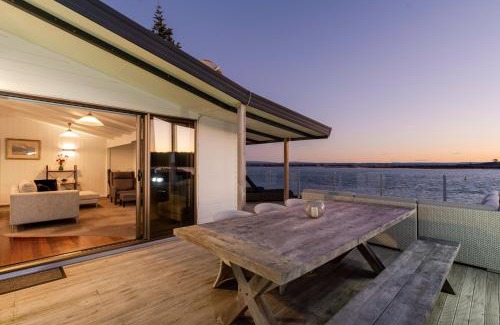 Pukehina Casa | Pukehina Estuary Sunset Views Holiday Home