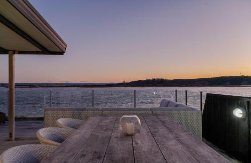 Pukehina Casa | Pukehina Estuary Sunset Views Holiday Home