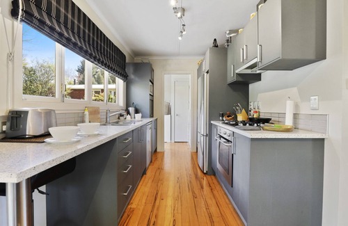 Turangi Casa | Pukeko Lodge - Tūrangi Holiday Home
