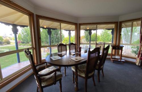 Rutherglen Casa | Pull Up Stumps