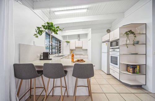 Golden Beach Casa | Pumicestone Beach House - 200m to the passage