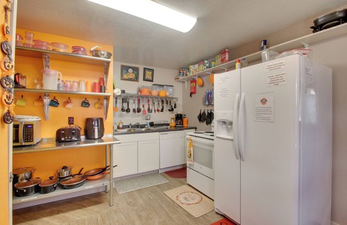 Lawton Cabaña | ‘Pumpkin Cottage’ w/ Fire Pit & Grills in Lawton