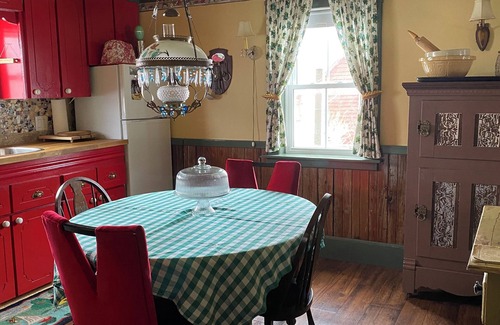 Twillingate Casa | Pumpkin House ~ a museum guesthouse experience