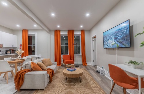 Upper Roseville Apartamento | Pumpkin Premise by Airport. 5 beds+Sleeps 8! ✨Book 7 days, Get 20% OFF!✨