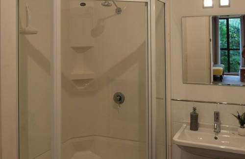 Plimmerton Apartamento | Punga Hideaway- Set amongst native bush and birdsong