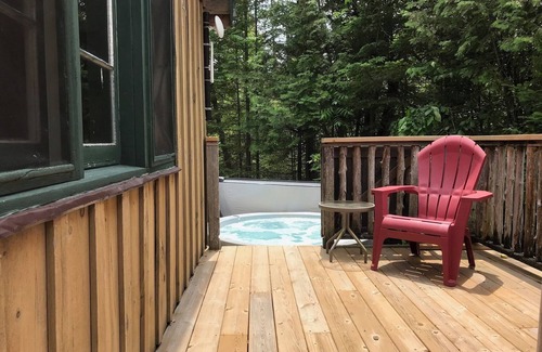 Youngs Point Cabaña | Puppy Love Cottage Retreat at the Lake Edge Cottages!