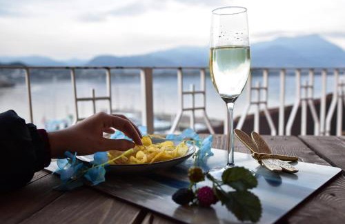 Manerba del Garda Apartamento | PURA VIDA APARTMENT, Facing Lake Garda