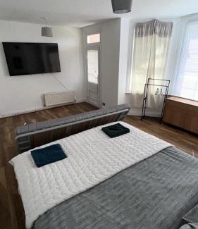 Herne Bay Casa | Pure Edge beach guest house with Sea view