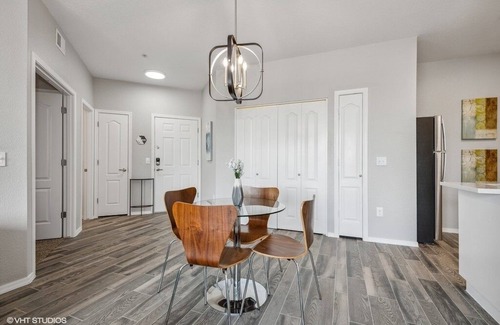 Desert View Village Apartamento | Pure Suites Ascent 2 Bed Gym Pool Cabana in Phoenix