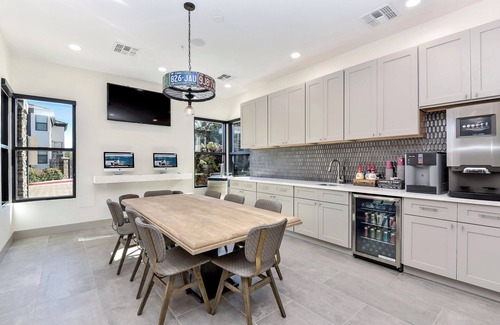 Desert View Village Apartamento | Pure Suites Ascent 2 Bed Gym Pool Cabana