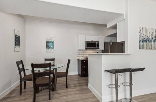 Arrowhead Ranch Apartamento | Pure Suites Furnished Two Bed Glendale Pool Gym