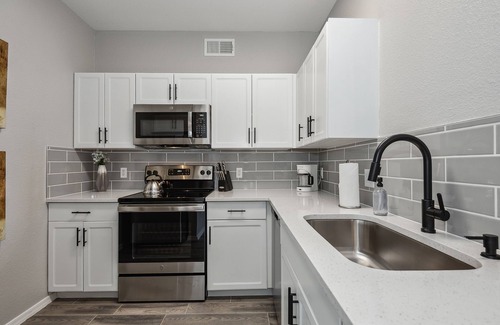 Desert View Village Apartamento | Pure Suites Phoenix 2 Bed Gym Pool Cabana 2